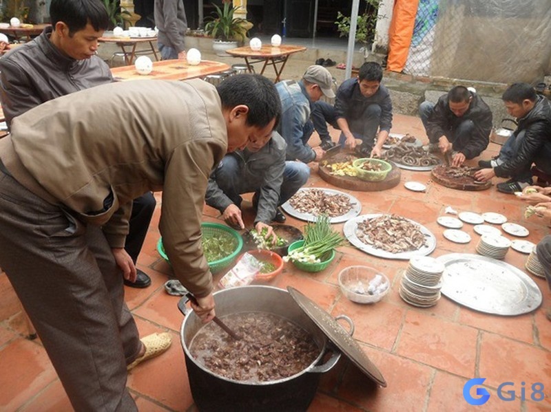 Với giấc mơ làm thịt chó và ăn cùng người lạ, bạn sẽ gặp được người giúp gỡ rối những vấn đề khó giải quyết hiện tại